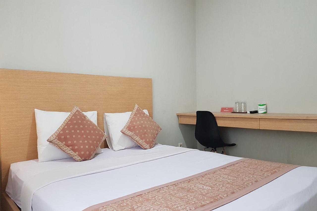 Oyo 3819 Hotel Winotosastro Yogyakarta Exterior photo