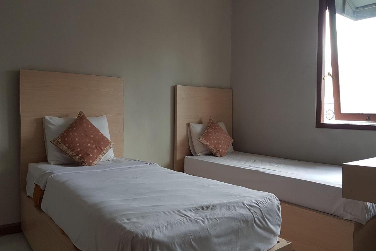 Oyo 3819 Hotel Winotosastro Yogyakarta Exterior photo