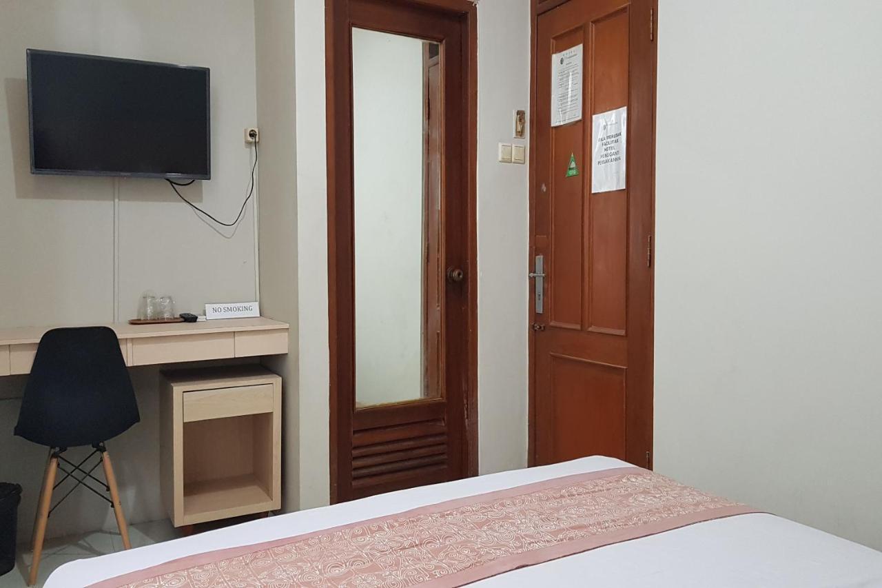 Oyo 3819 Hotel Winotosastro Yogyakarta Exterior photo