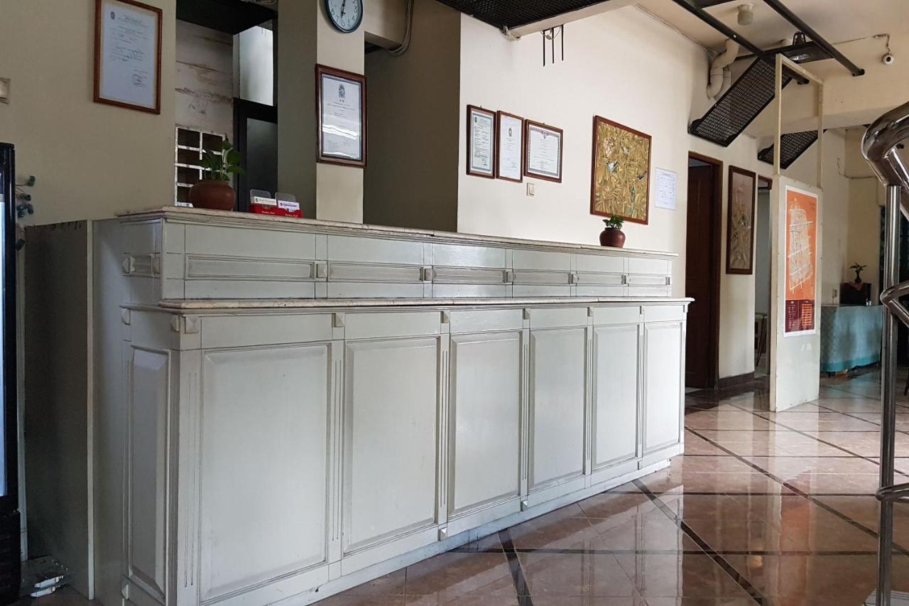 Oyo 3819 Hotel Winotosastro Yogyakarta Exterior photo